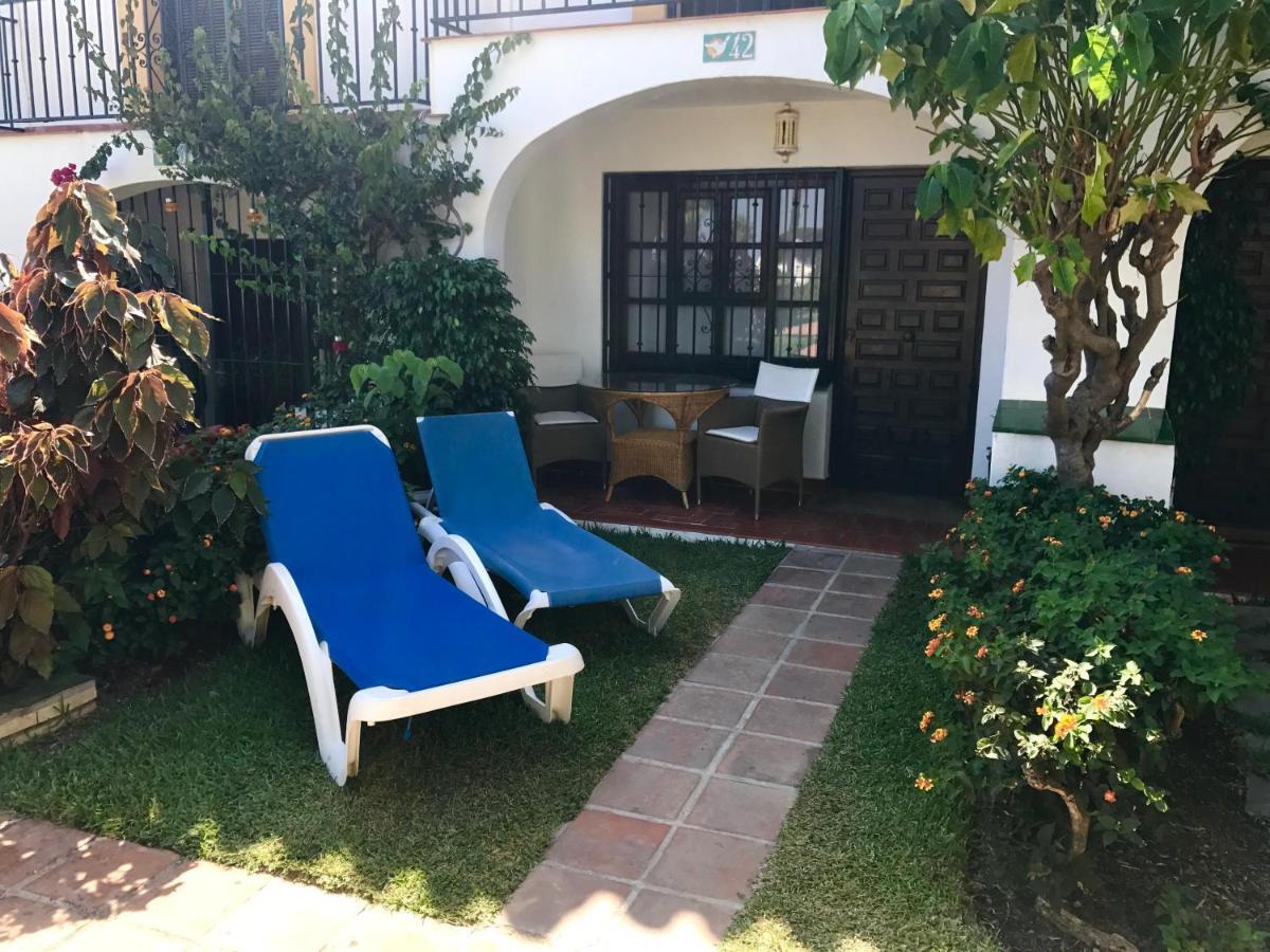 Villa Adosado en residencial Sitio de Calahonda Habitación foto