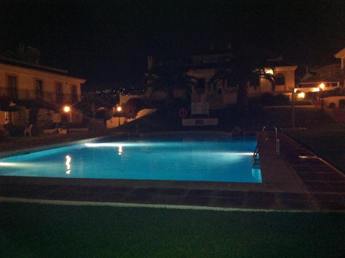 Villa Adosado en residencial Sitio de Calahonda Habitación foto