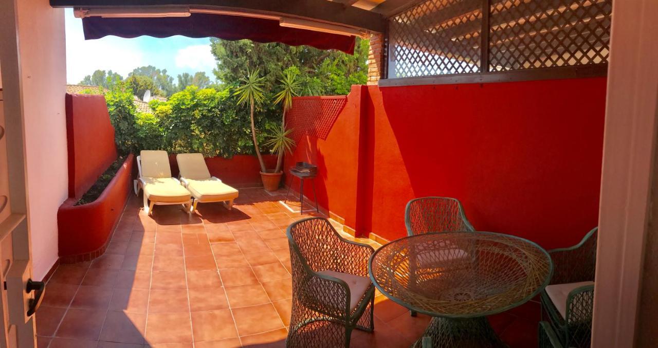 Villa Adosado en residencial Sitio de Calahonda Habitación foto